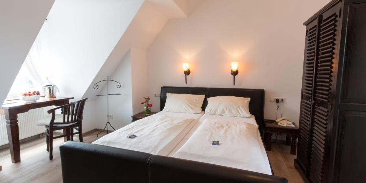 Hotel Zur Roemerbruecke Neuwied Exterior photo
